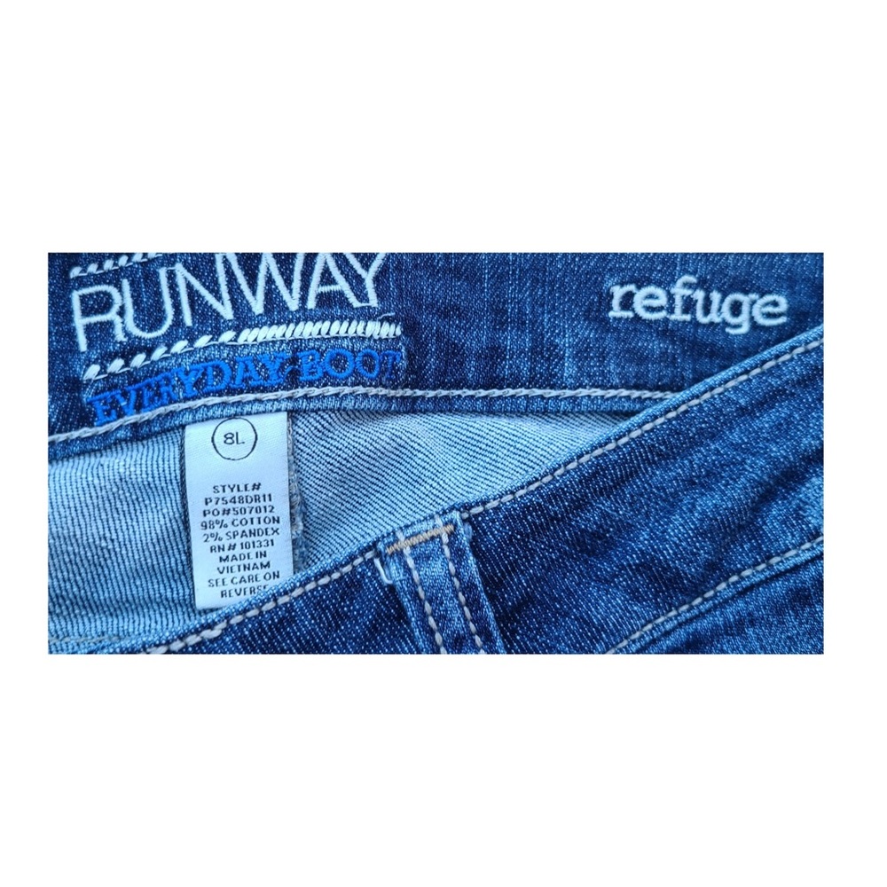Women REFUGE RUNWAY Everyday Boot Distressed Jeans - Picture 8 of 8